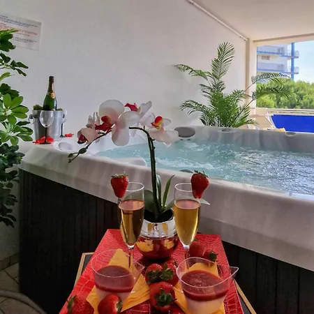 Exclusive Penthouse With Jacuzzi And Sea Views Μπιμπιόνε